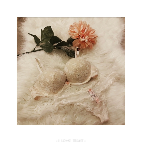 (VICTORIA'S SECRET) Dream Angels Bra & Thong Set - Picture 1 of 6